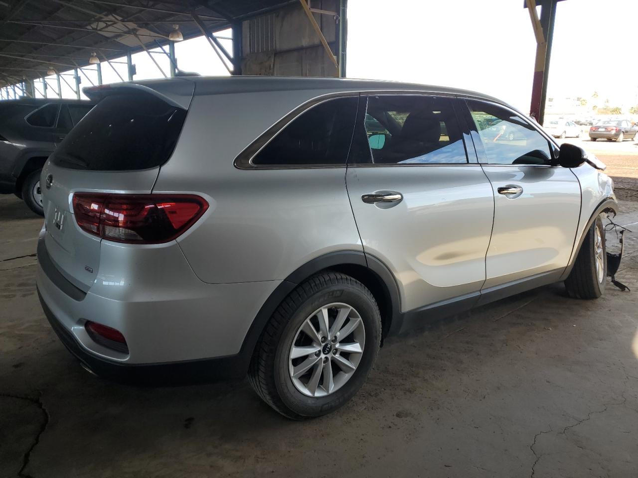 2019 KIA Sorento VIN 5XYPG4A38KG579987 Copart auction photo, front end damage thumbnail 3