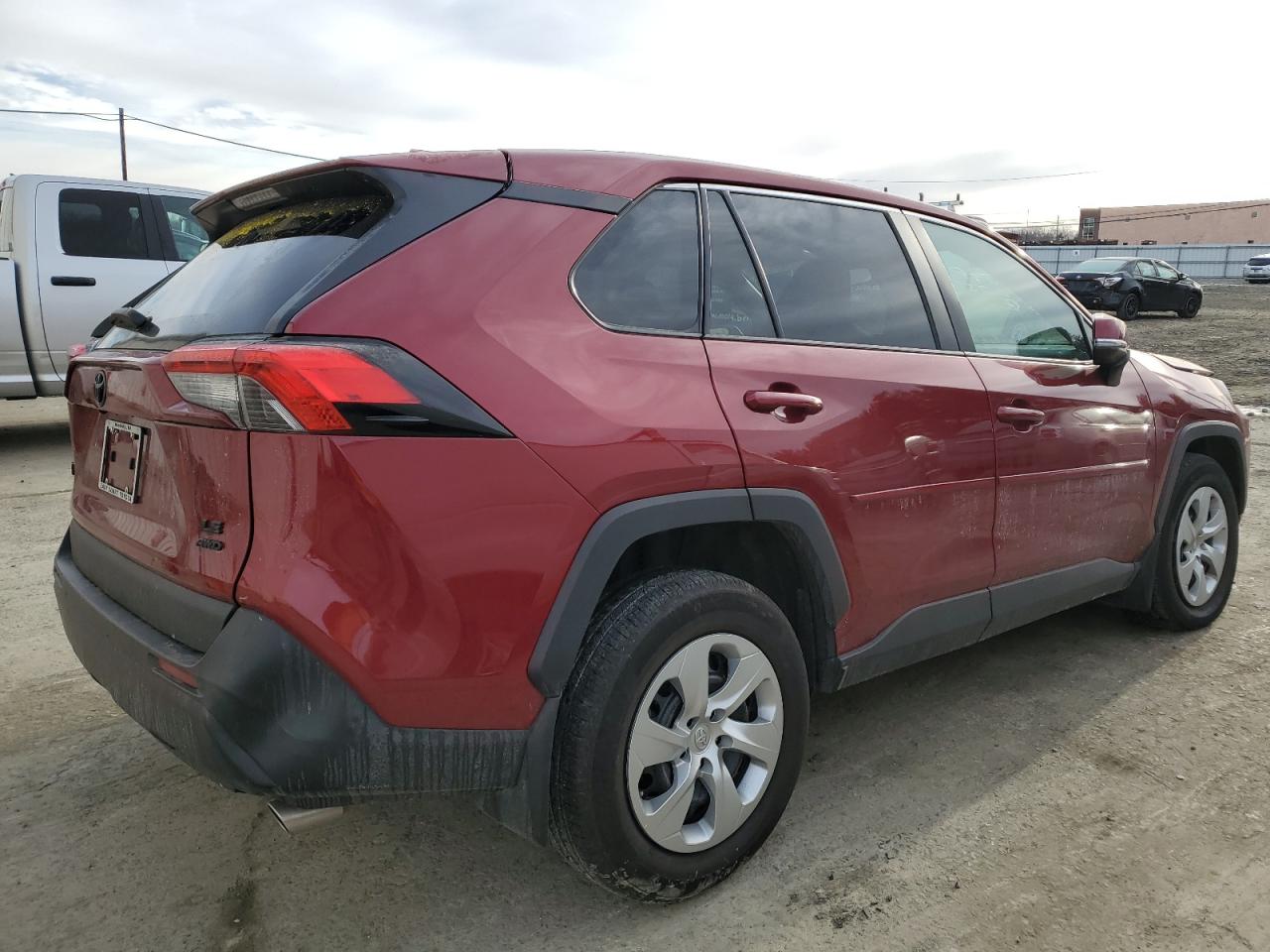 2022 Toyota RAV 4 VIN 2T3G1RFV0NW304211 Copart auction photo, front end / side damage thumbnail 3