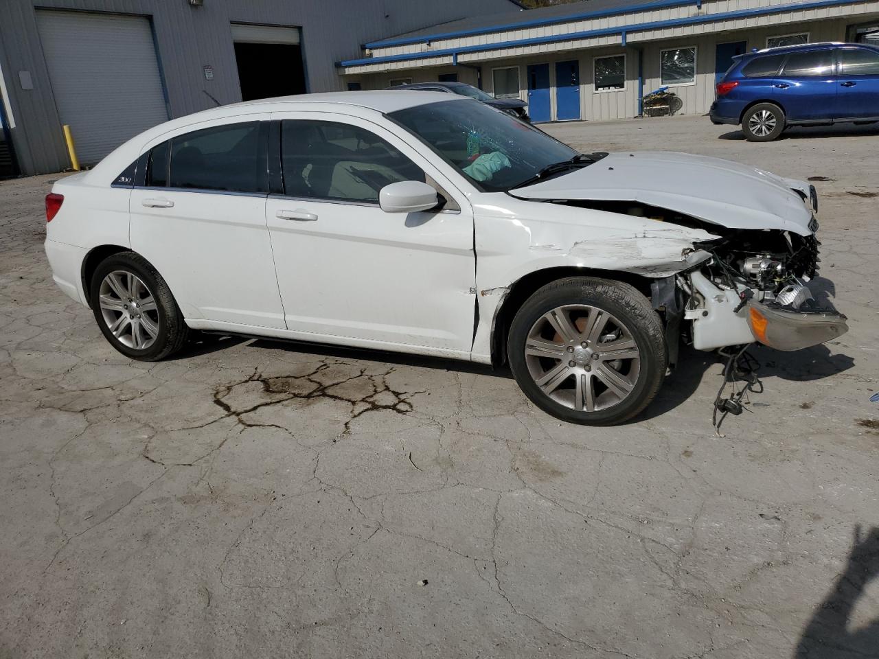 2013 Chrysler 200 VIN 1C3CCBBB4DN584950 Copart auction photo, front end / side damage thumbnail 4