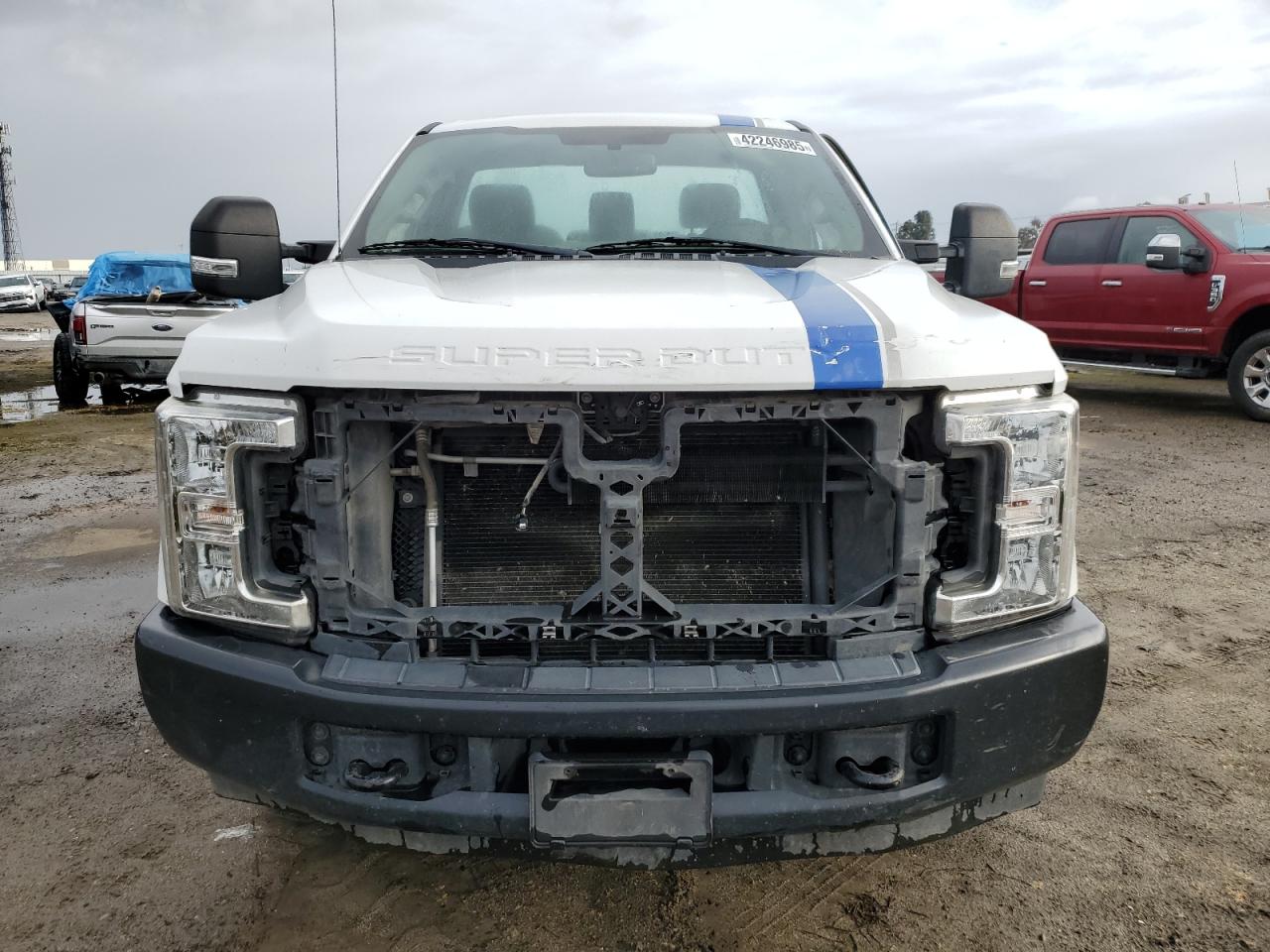 2019 Ford F250 VIN 1FTBF2A6XKED86745 Copart auction photo, side / front end damage thumbnail 5