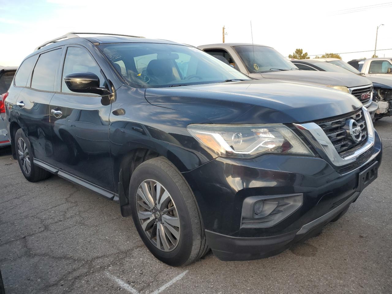 2017 Nissan Pathfinder VIN 5N1DR2MM2HC642239 Copart auction photo, minor dent/scratches damage thumbnail 4