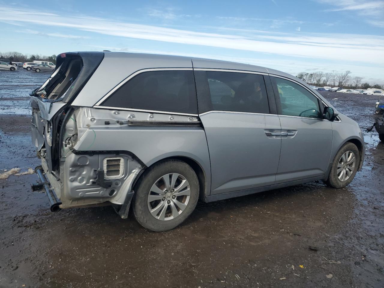 2016 Honda Odyssey VIN 5FNRL5H62GB165953 Copart auction photo, rear end / minor dent/scratches damage thumbnail 3