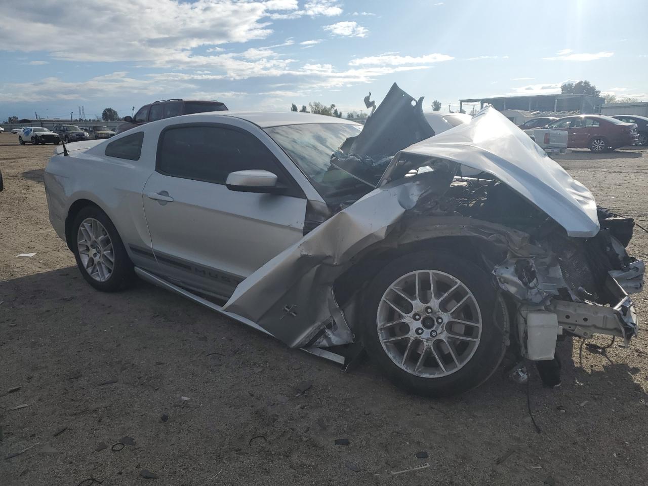 2013 Ford Mustang VIN 1ZVBP8AM1D5271739 Copart auction photo, front end / side damage thumbnail 4