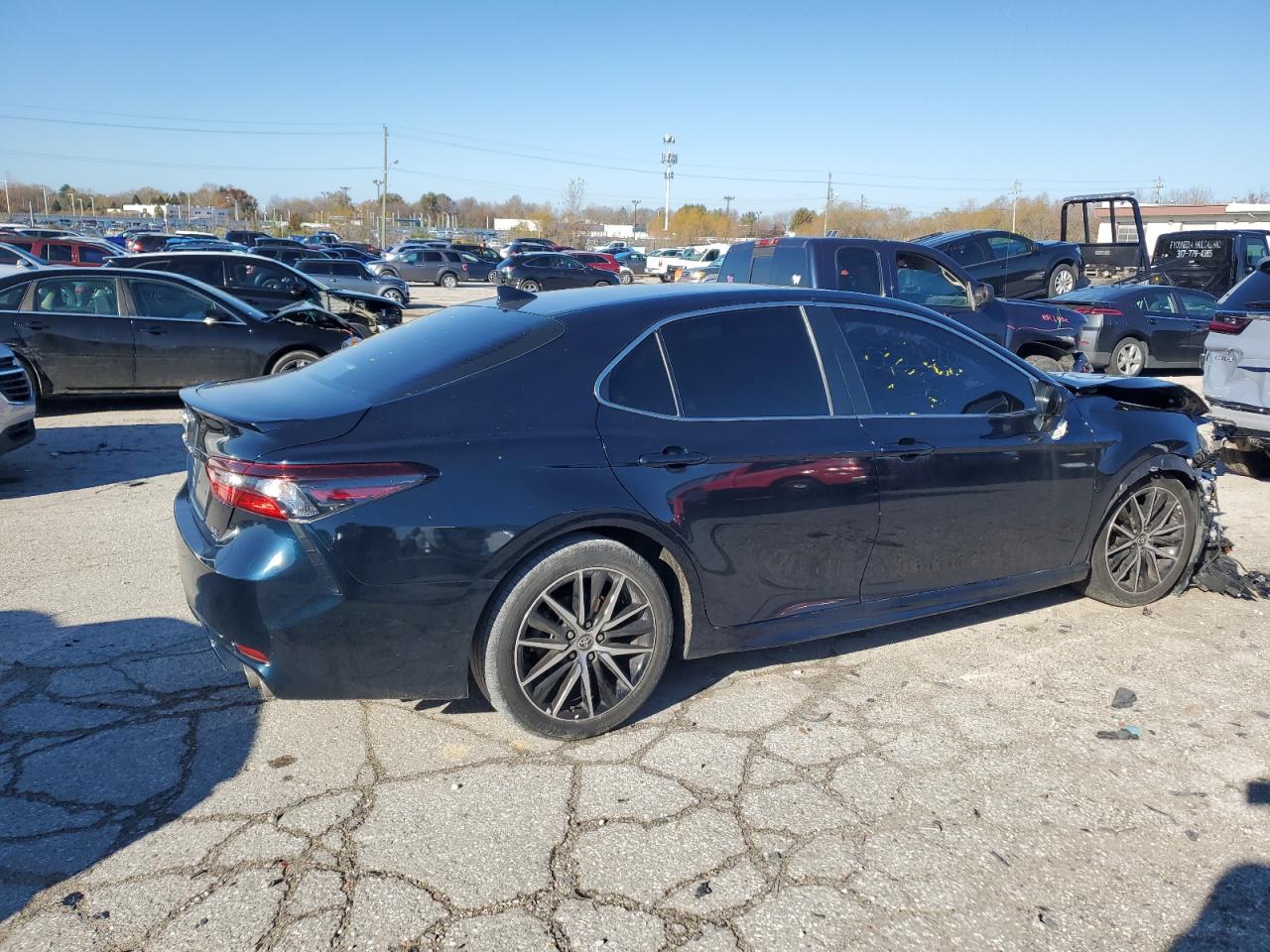 2021 Toyota Camry VIN 4T1G11BK3MU033360 Copart auction photo, front end / minor dent/scratches damage thumbnail 3