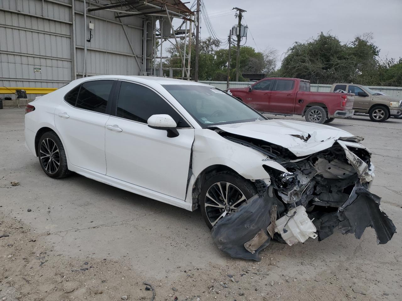 2018 Toyota Camry VIN 4T1B11HK9JU133475 Copart auction photo, front end damage thumbnail 4