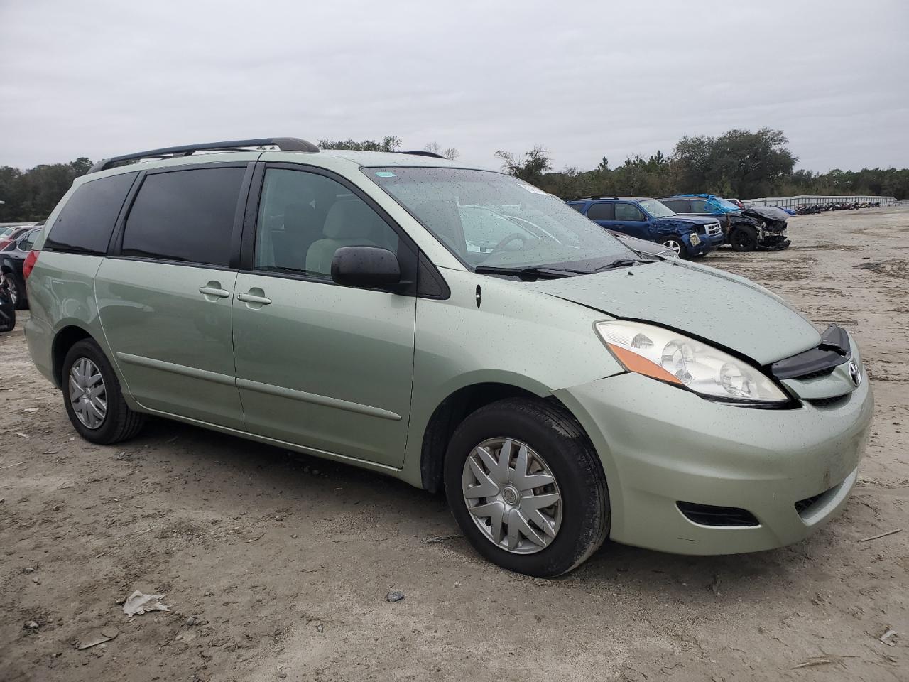 2008 Toyota Sienna VIN 5TDZK23C28S219442 Copart auction photo, front end / minor dent/scratches damage thumbnail 4