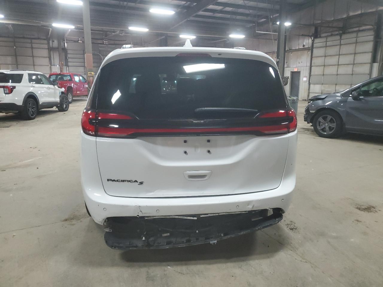 2021 Chrysler Pacifica VIN 2C4RC1BG3MR560993 Copart auction photo, front end / rear end damage thumbnail 6