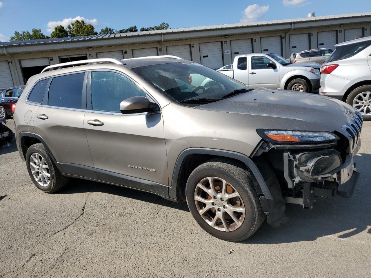2017 Jeep Grand Cherokee VIN 1C4PJLCB0HW650806 Copart auction photo, front end / minor dent/scratches damage thumbnail 4