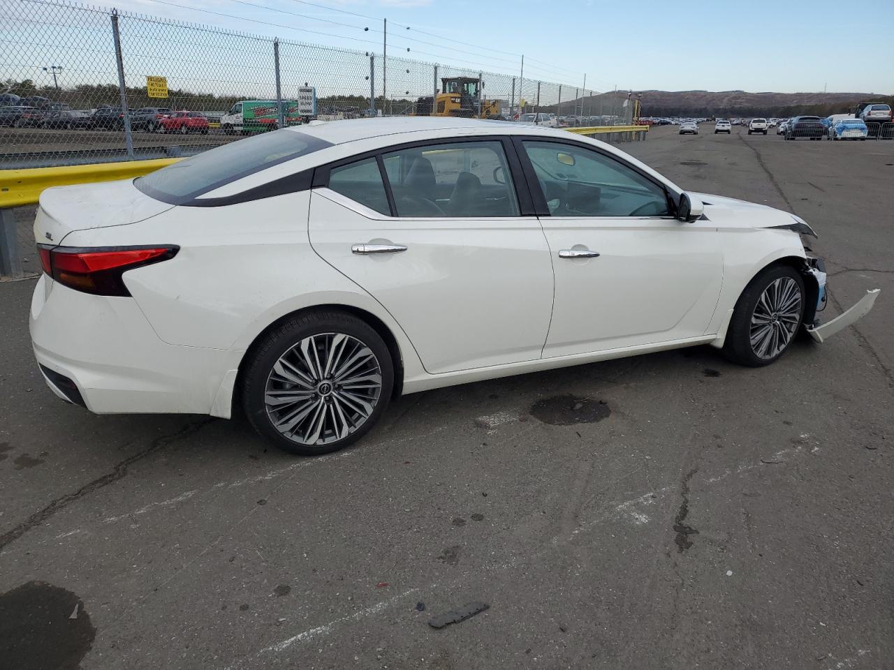 2024 Nissan Altima VIN 1N4BL4EV9RN405808 Copart auction photo, front end / minor dent/scratches damage thumbnail 3