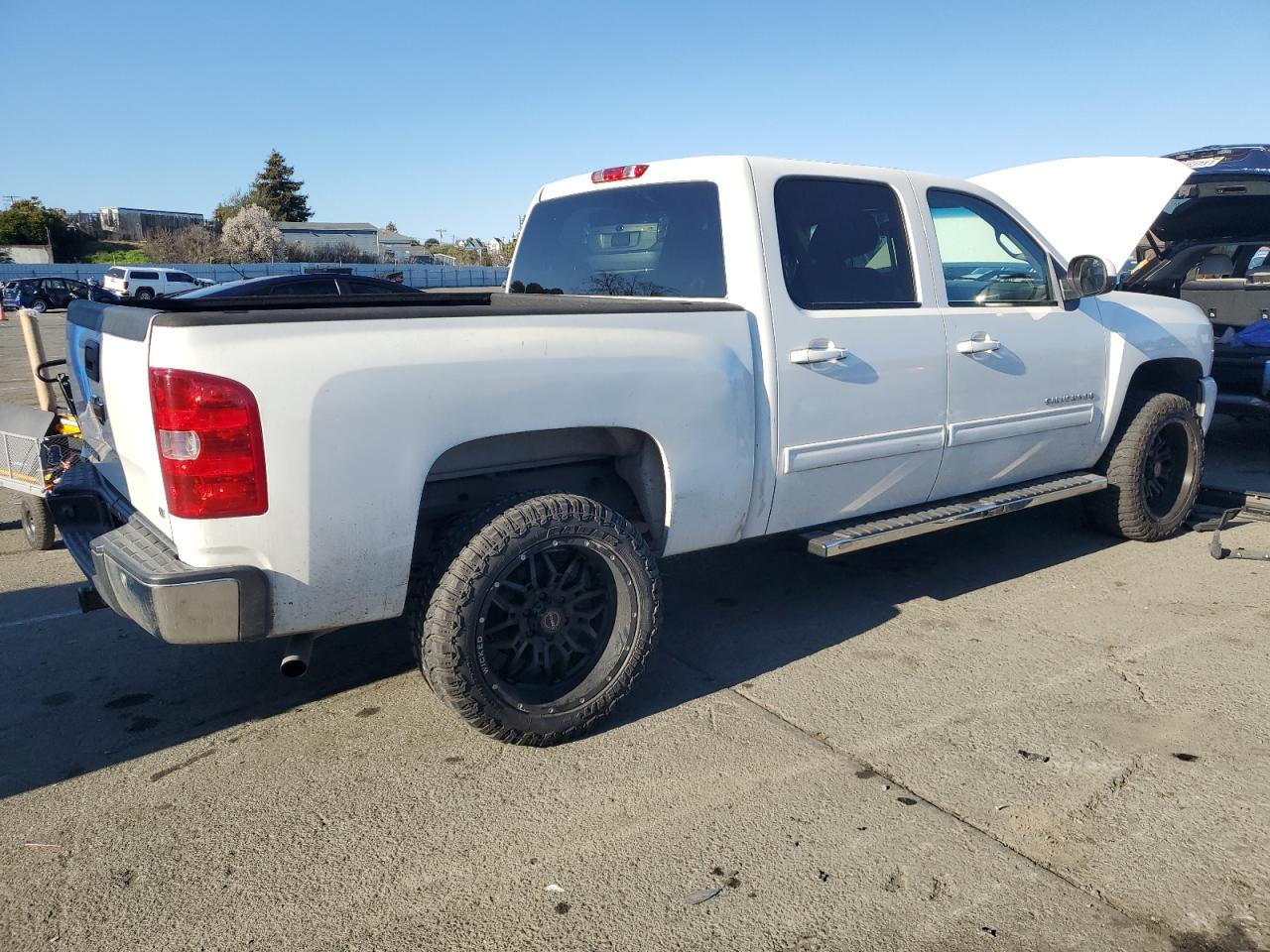 2011 Chevrolet Silverado VIN 3GCPKSE39BG195571 Copart auction photo, side damage thumbnail 3