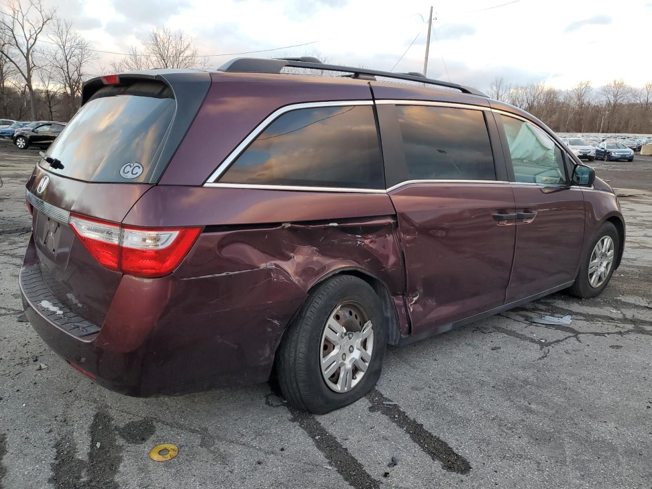 2013 Honda Odyssey VIN 5FNRL5H28DB028458 Copart auction photo, side / rear end damage thumbnail 3