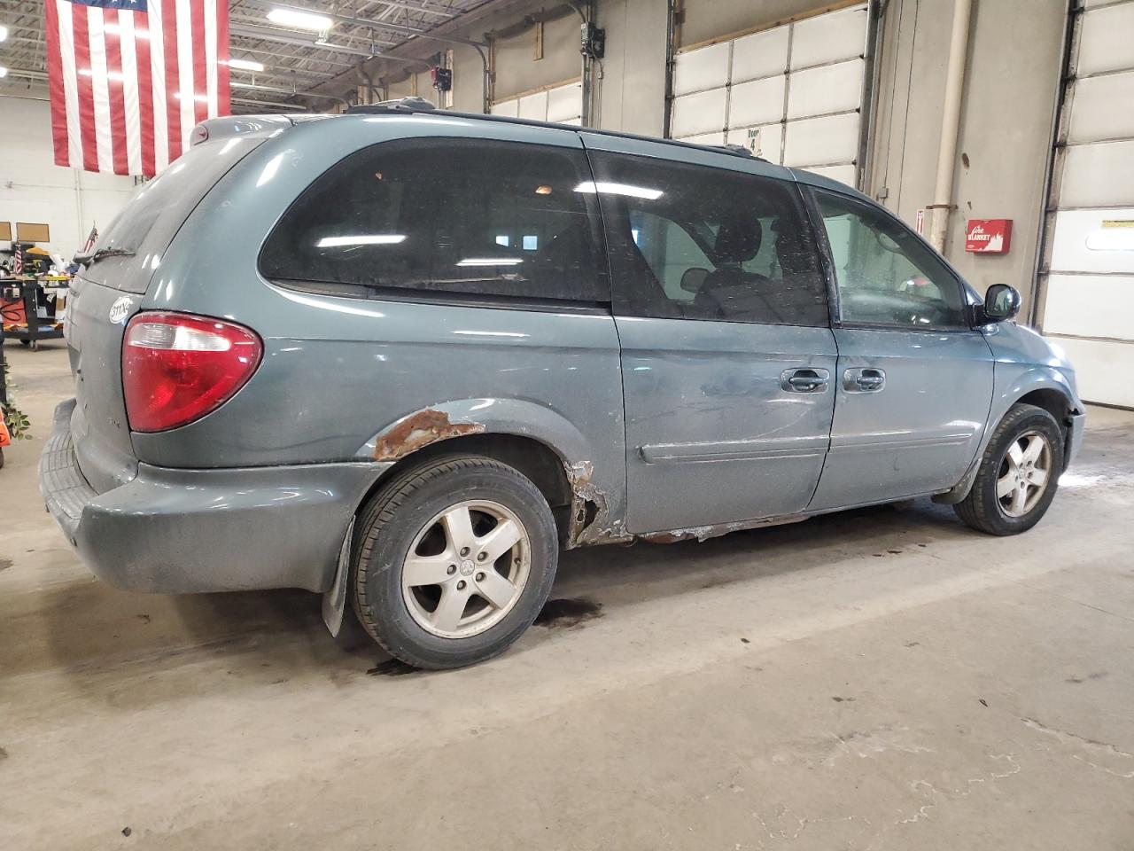 2006 Dodge Caravan VIN 2D4GP44L26R756646 Copart auction photo, side damage thumbnail 3