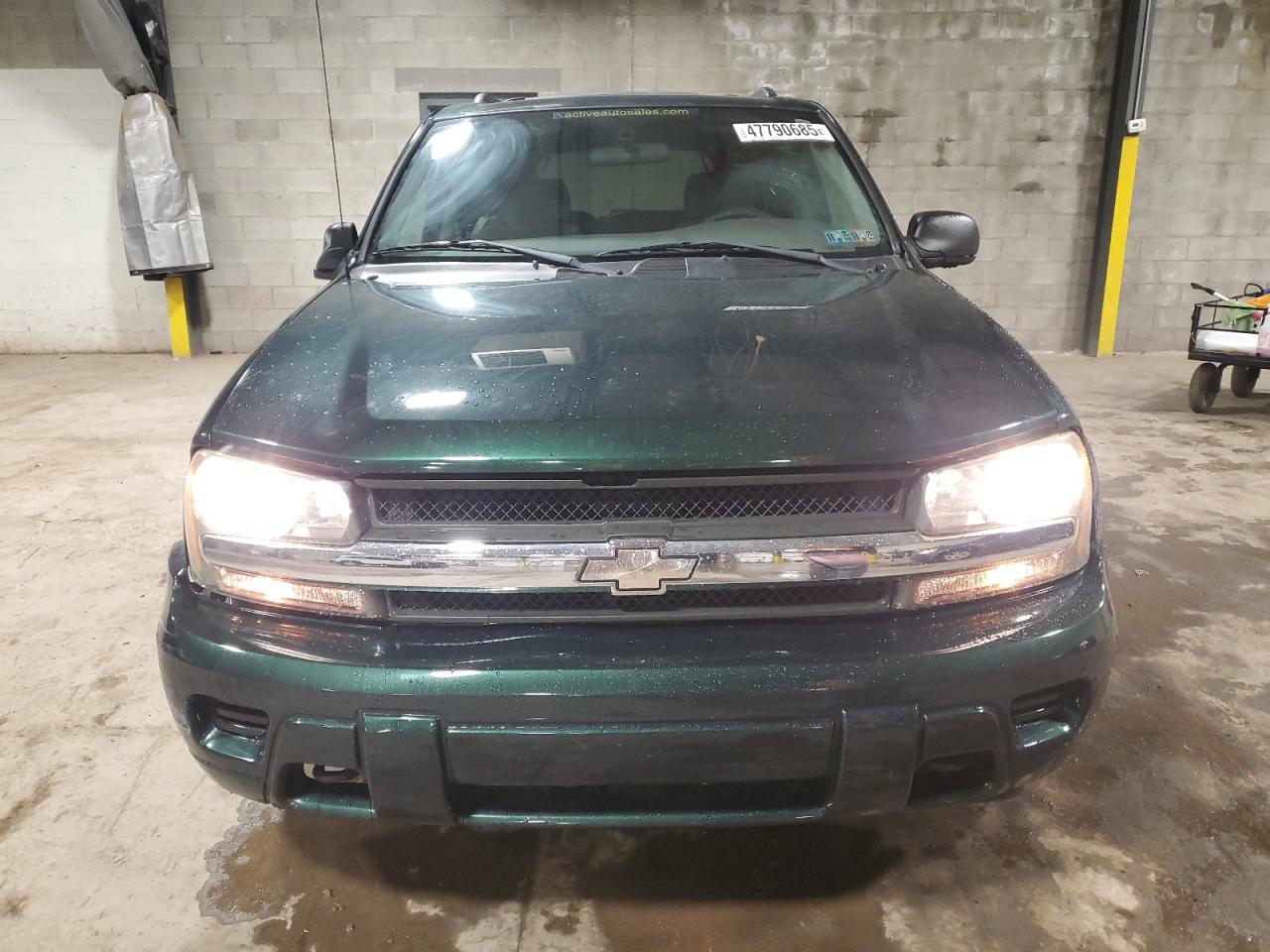 2004 Chevrolet TrailBlazer VIN 1GNDT13S642355705 Copart auction photo, front end / side damage thumbnail 5