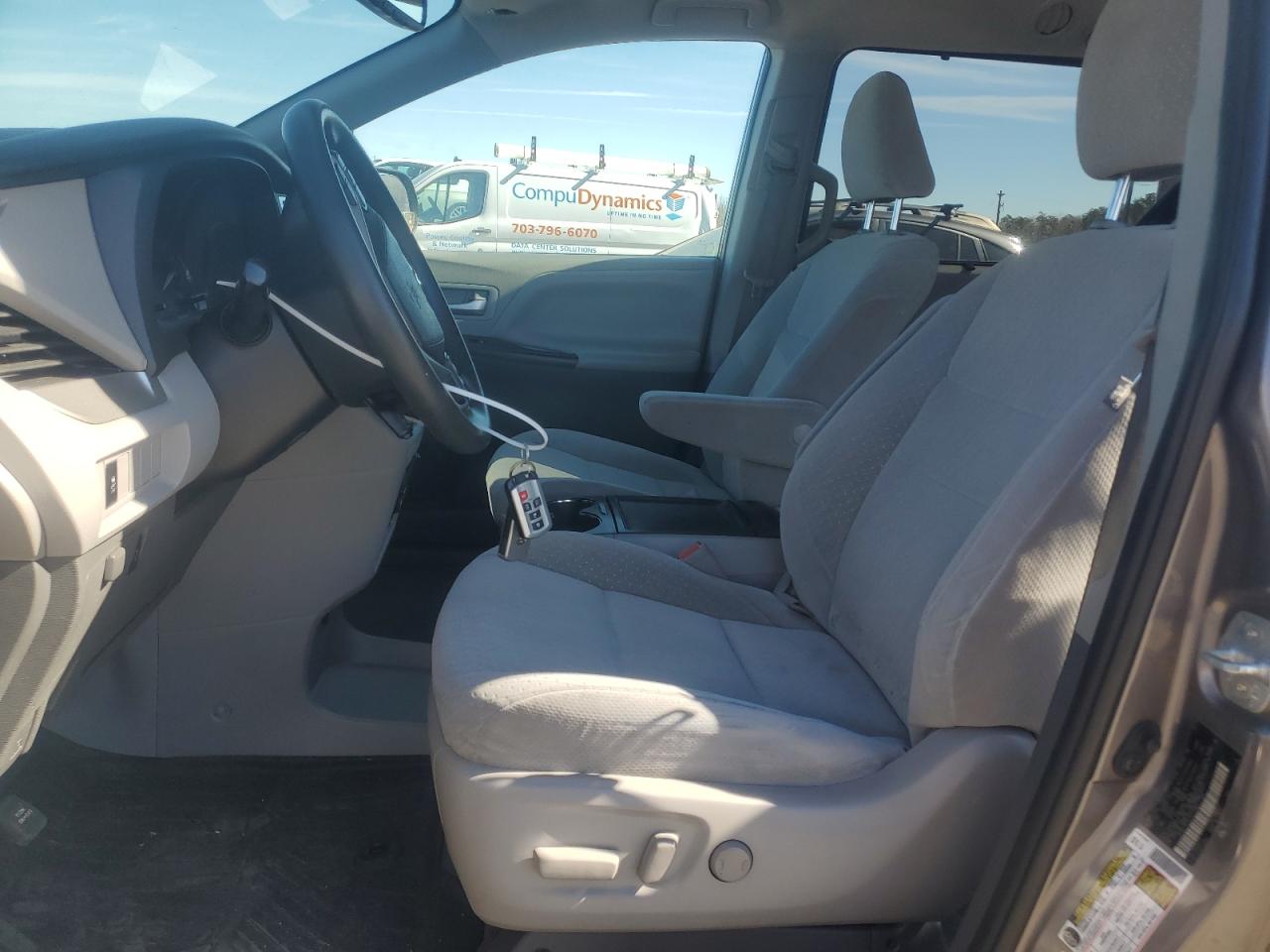 2020 Toyota Sienna VIN 5TDKZ3DC5LS031458 Copart auction photo, front end / rear end damage thumbnail 7