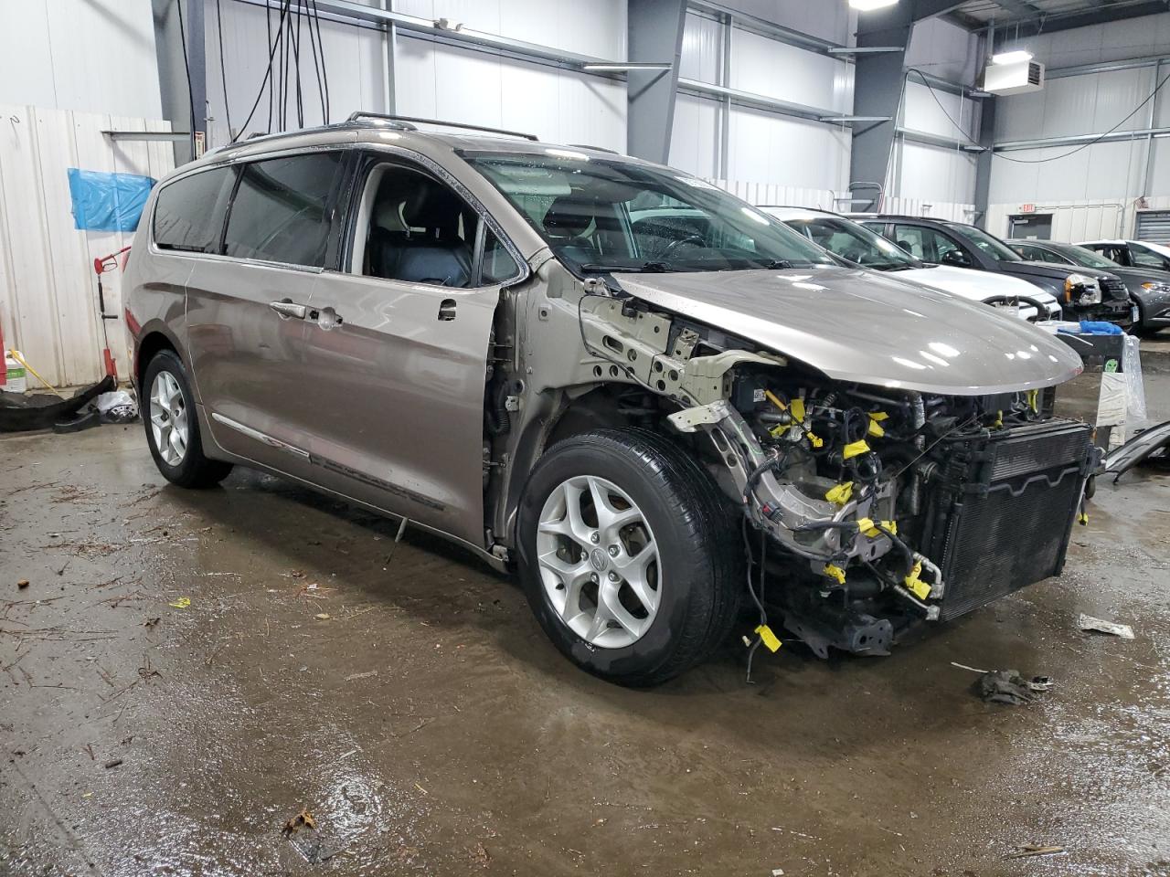 2017 Chrysler Pacifica VIN 2C4RC1EG9HR684039 Copart auction photo, front end / side damage thumbnail 4