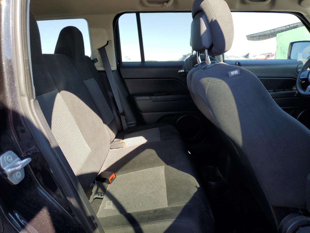 2016 Jeep Liberty (Patriot) VIN 1C4NJRBB4GD586467 Copart auction photo, front end / minor dent/scratches damage thumbnail 10