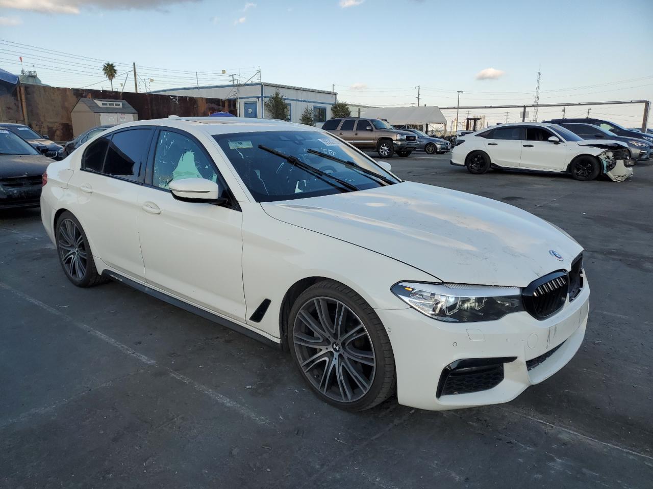 2019 BMW 5er VIN WBAJE5C59KG919559 Copart auction photo, vandalism / all over damage thumbnail 4