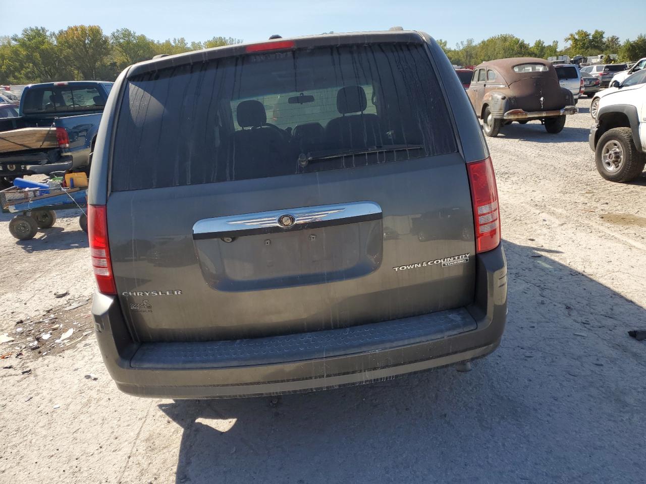 2010 Chrysler Town & Country VIN 2A4RR8D18AR392337 Copart auction photo, front end damage thumbnail 6