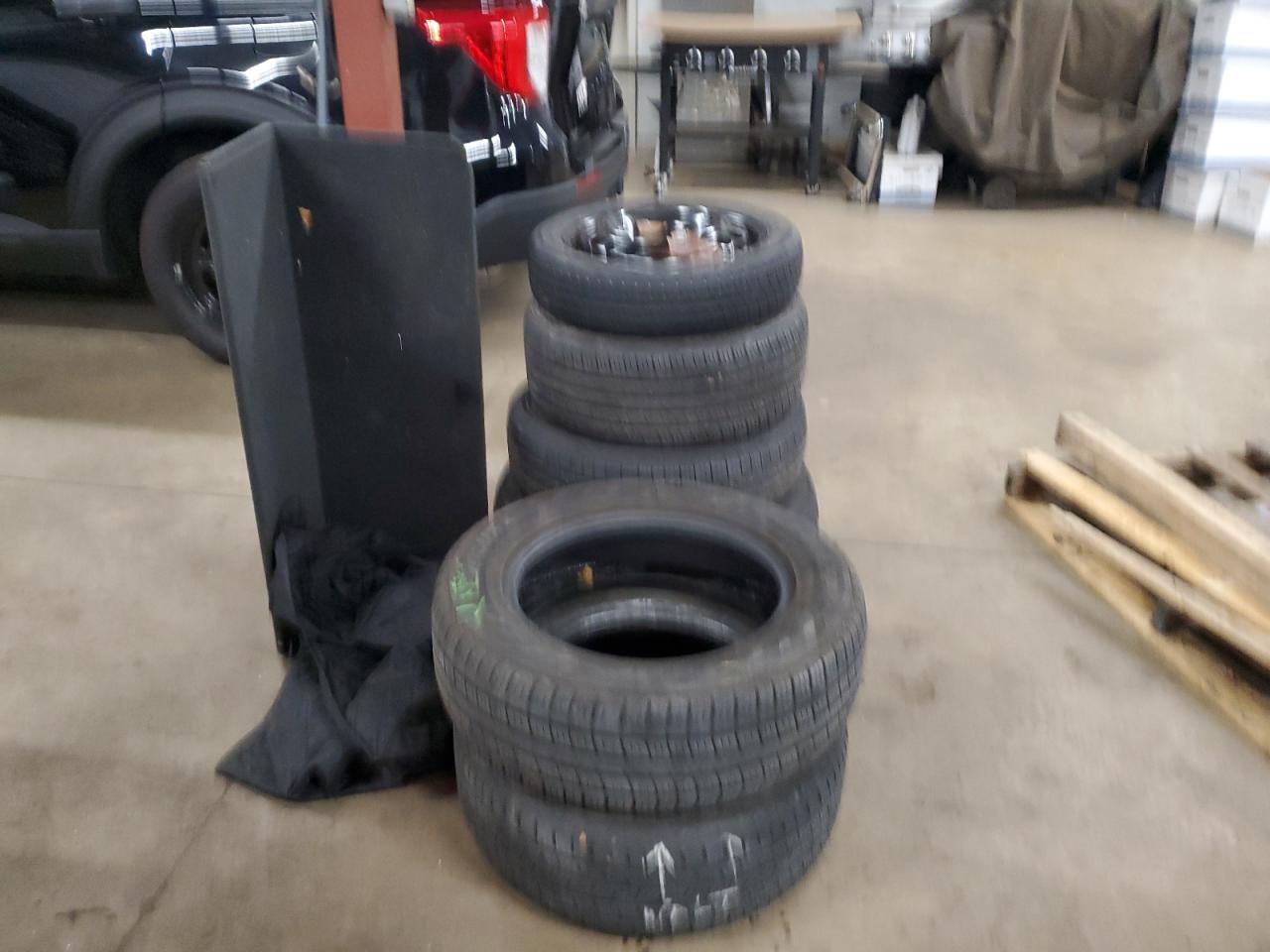 2019 Chevrolet Equinox VIN 3GNAXSEV6KS504636 Copart auction photo, rear end / side damage thumbnail 13