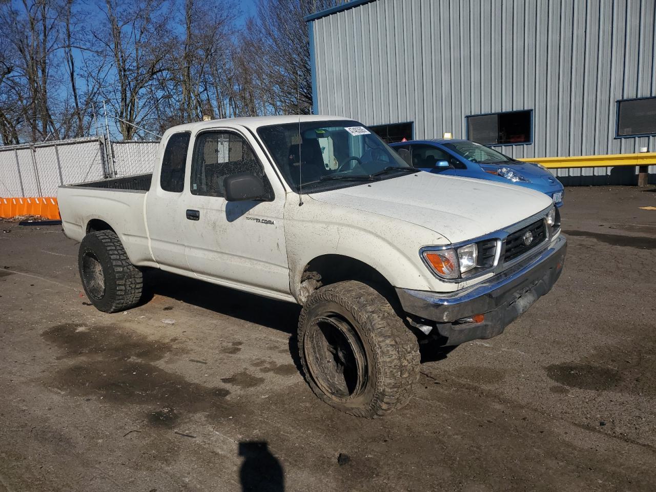 1996 Toyota Tacoma VIN 4TAWN72N2TZ152872 Copart auction photo, front end damage thumbnail 4