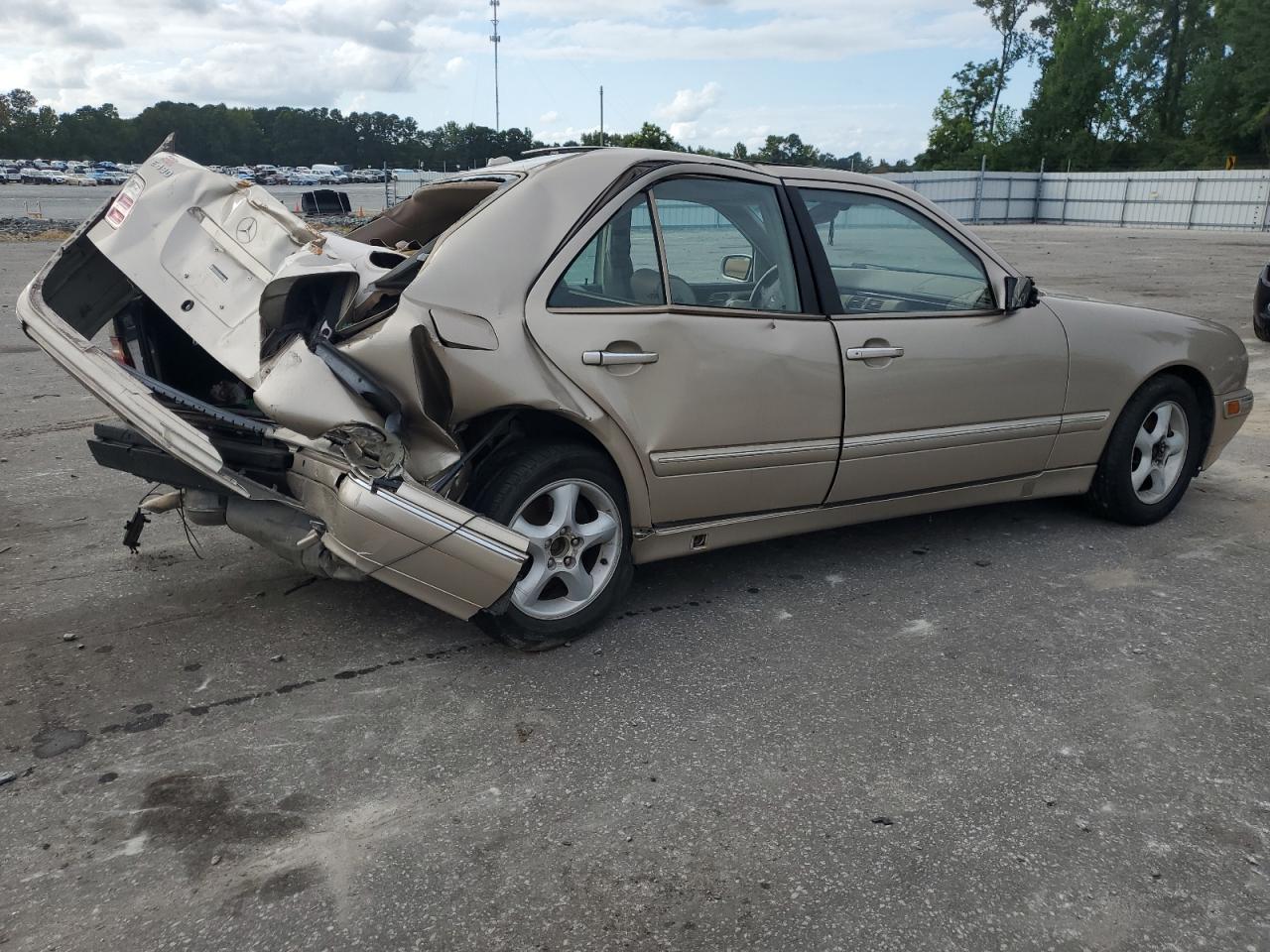 2001 Mercedes-Benz E-klasse VIN WDBJF70JX1B194075 Copart auction photo, rear end damage thumbnail 3