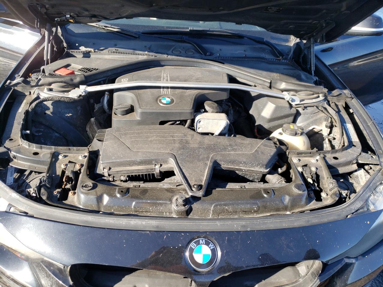 2015 BMW 3er VIN WBA3B5G50FNS12699 Copart auction photo, front end / rear end damage thumbnail 12