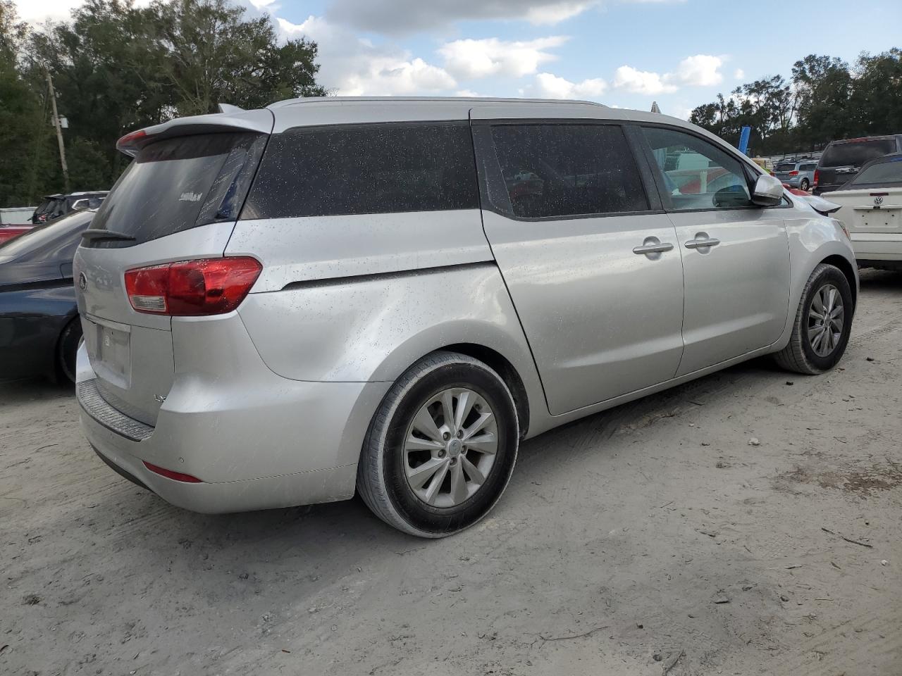 2016 KIA Sedona VIN KNDMB5C12G6084519 Copart auction photo, front end / minor dent/scratches damage thumbnail 3