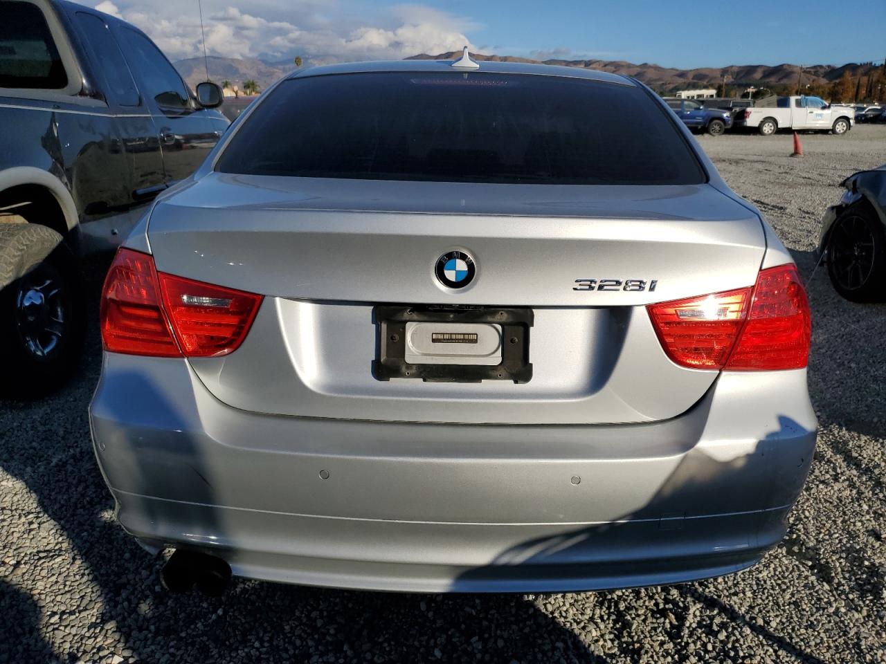 2011 BMW 3er VIN WBAPH7G54BNN06984 Copart auction photo, front end damage thumbnail 6