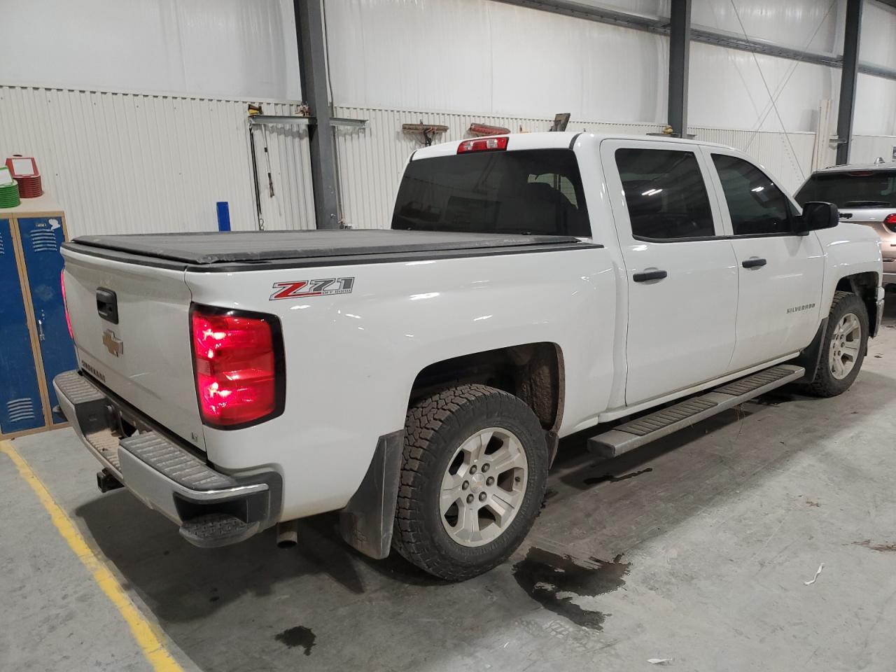 2014 Chevrolet Silverado VIN 3GCUKREC4EG417790 Copart auction photo, minor dent/scratches damage thumbnail 3