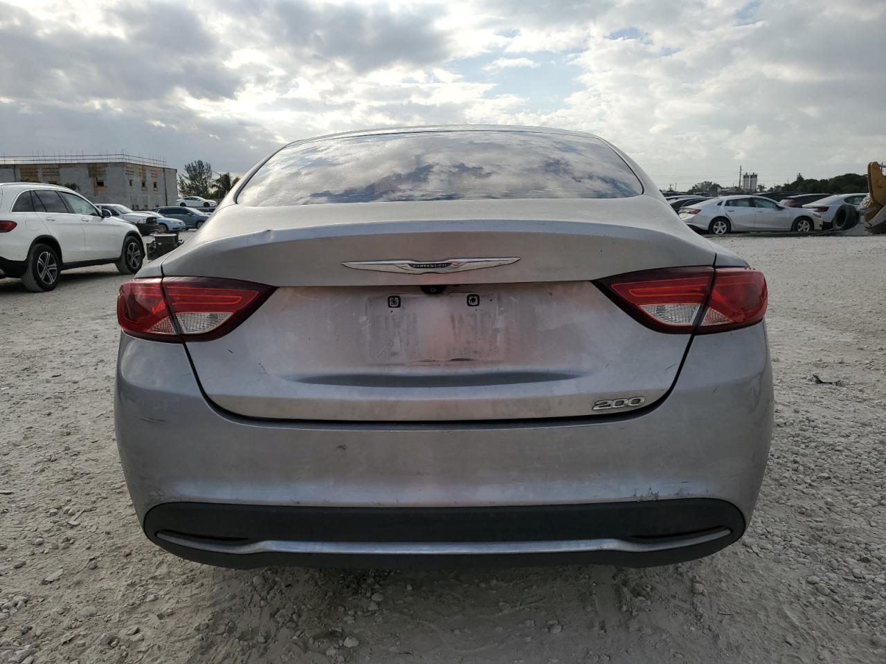 2015 Chrysler 200 VIN 1C3CCCAB8FN642276 Copart auction photo, front end / minor dent/scratches damage thumbnail 6