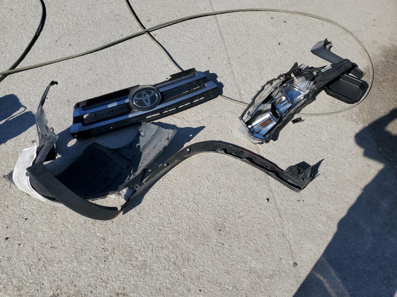 2019 Toyota Highlander VIN 5TDJZRFH0KS586680 Copart auction photo, front end / side damage thumbnail 13