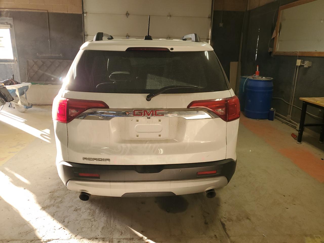 2017 GMC Acadia VIN 1GKKNMLS6HZ143903 Copart auction photo, minor dent/scratches damage thumbnail 6