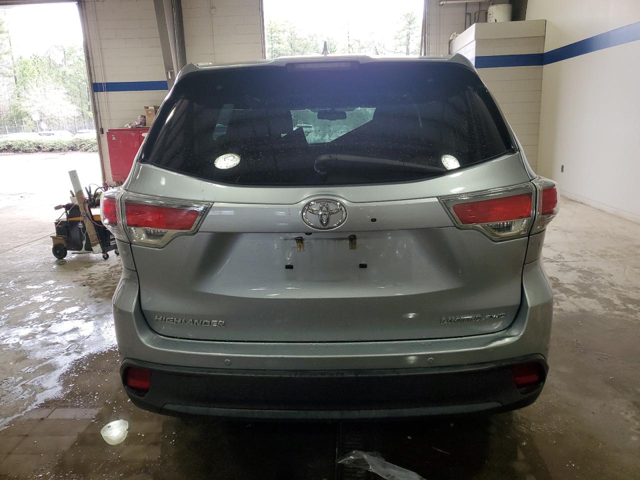 2015 Toyota Highlander VIN 5TDDKRFH0FS220953 Copart auction photo, front end damage thumbnail 6