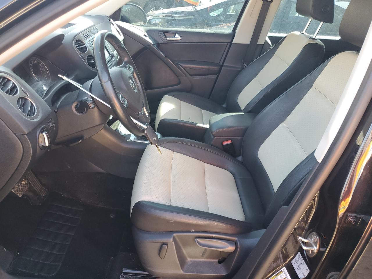 2017 Volkswagen Tiguan VIN WVGBV7AX7HK003956 Copart auction photo, front end / mechanical damage thumbnail 7