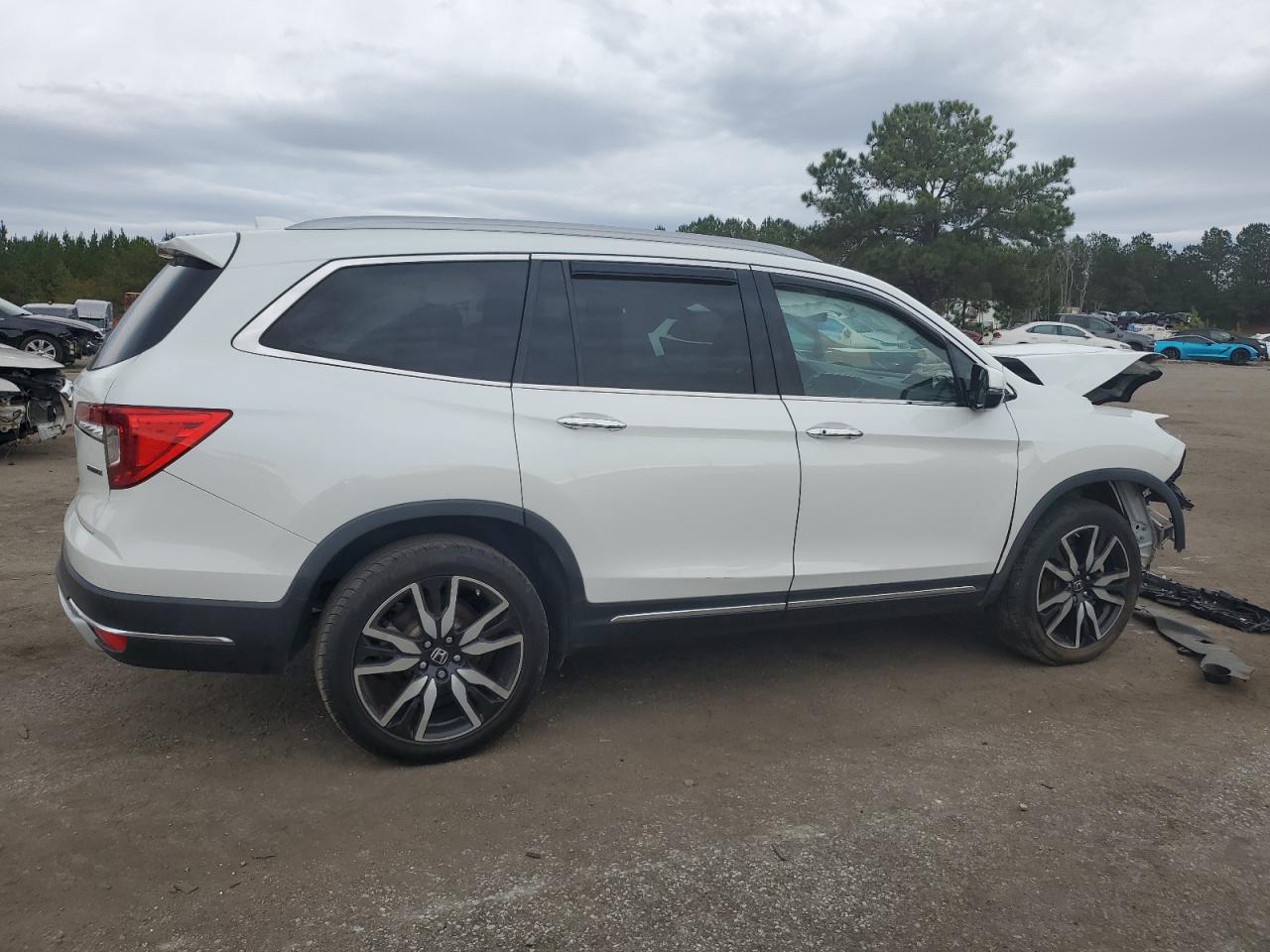 2020 Honda Pilot VIN 5FNYF5H95LB017710 Copart auction photo, front end / side damage thumbnail 3
