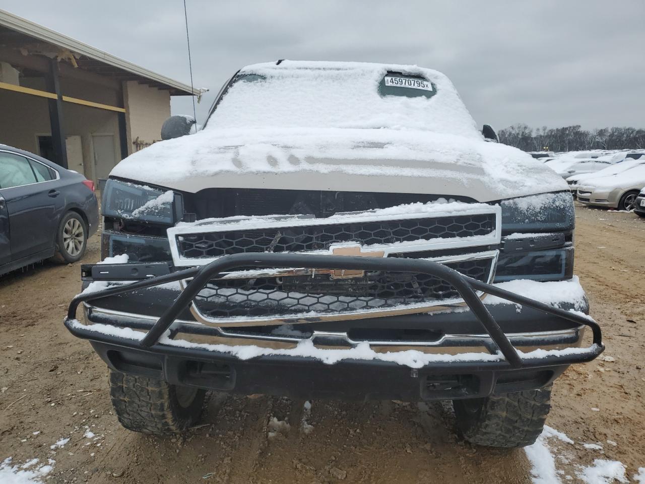 2005 Chevrolet Silverado VIN 2GCEK13T751232067 Copart auction photo, front end / side damage thumbnail 5