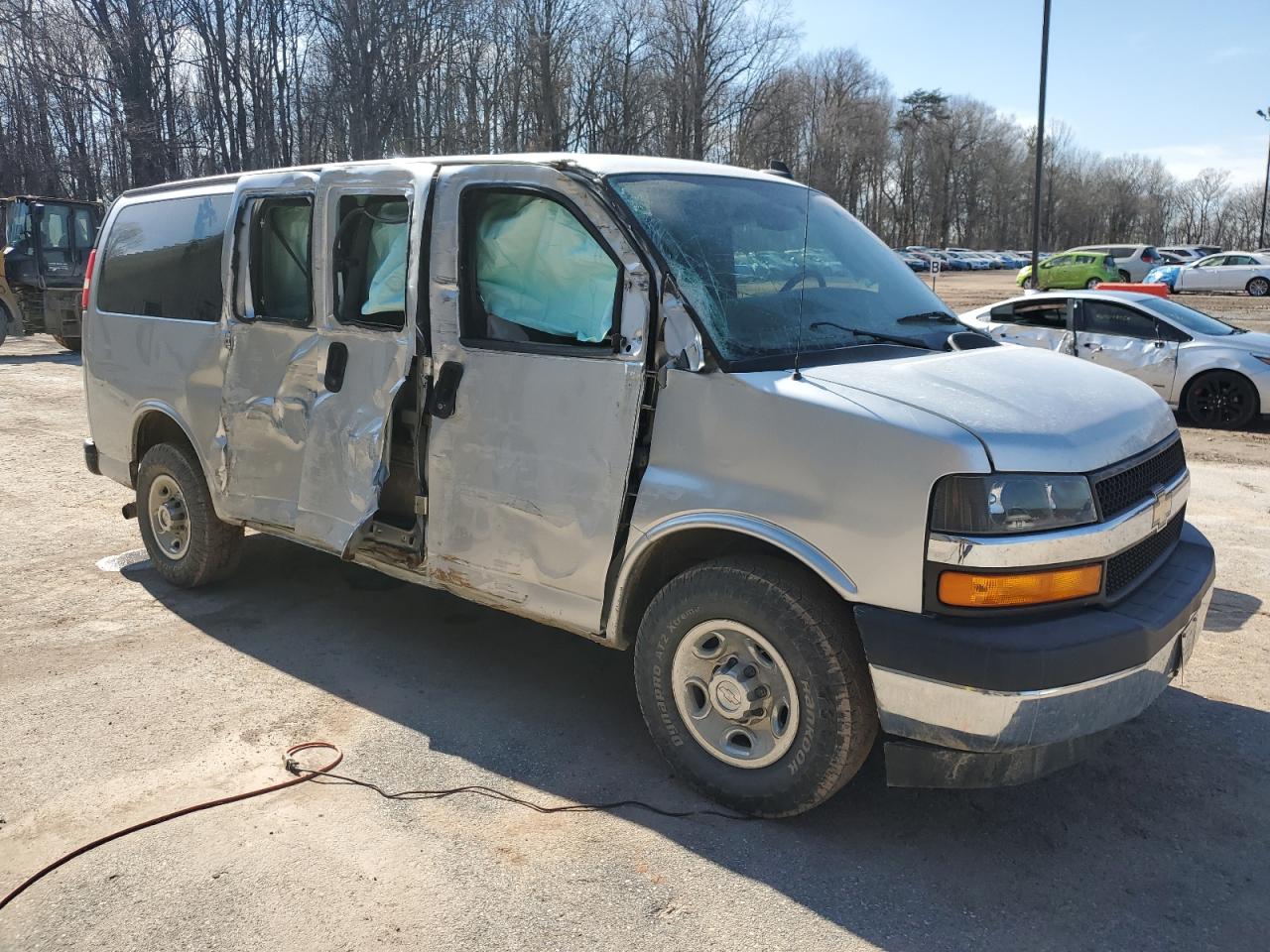 2017 Chevrolet Express VIN 1GAWGFFG7H1125119 Copart auction photo, side / minor dent/scratches damage thumbnail 4