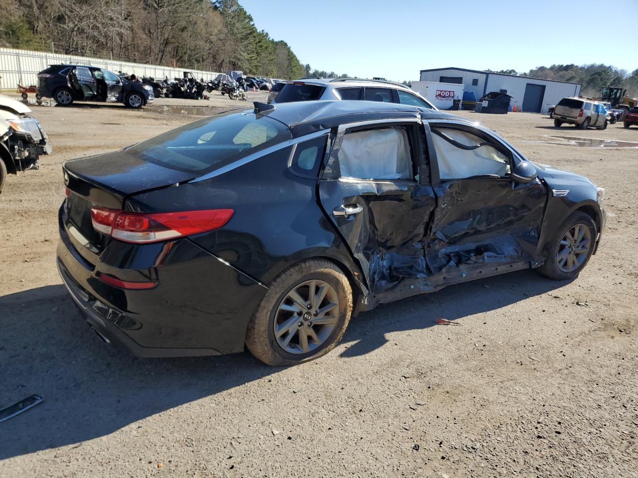 2019 KIA Optima VIN 5XXGT4L30KG325817 Copart auction photo, side / minor dent/scratches damage thumbnail 3