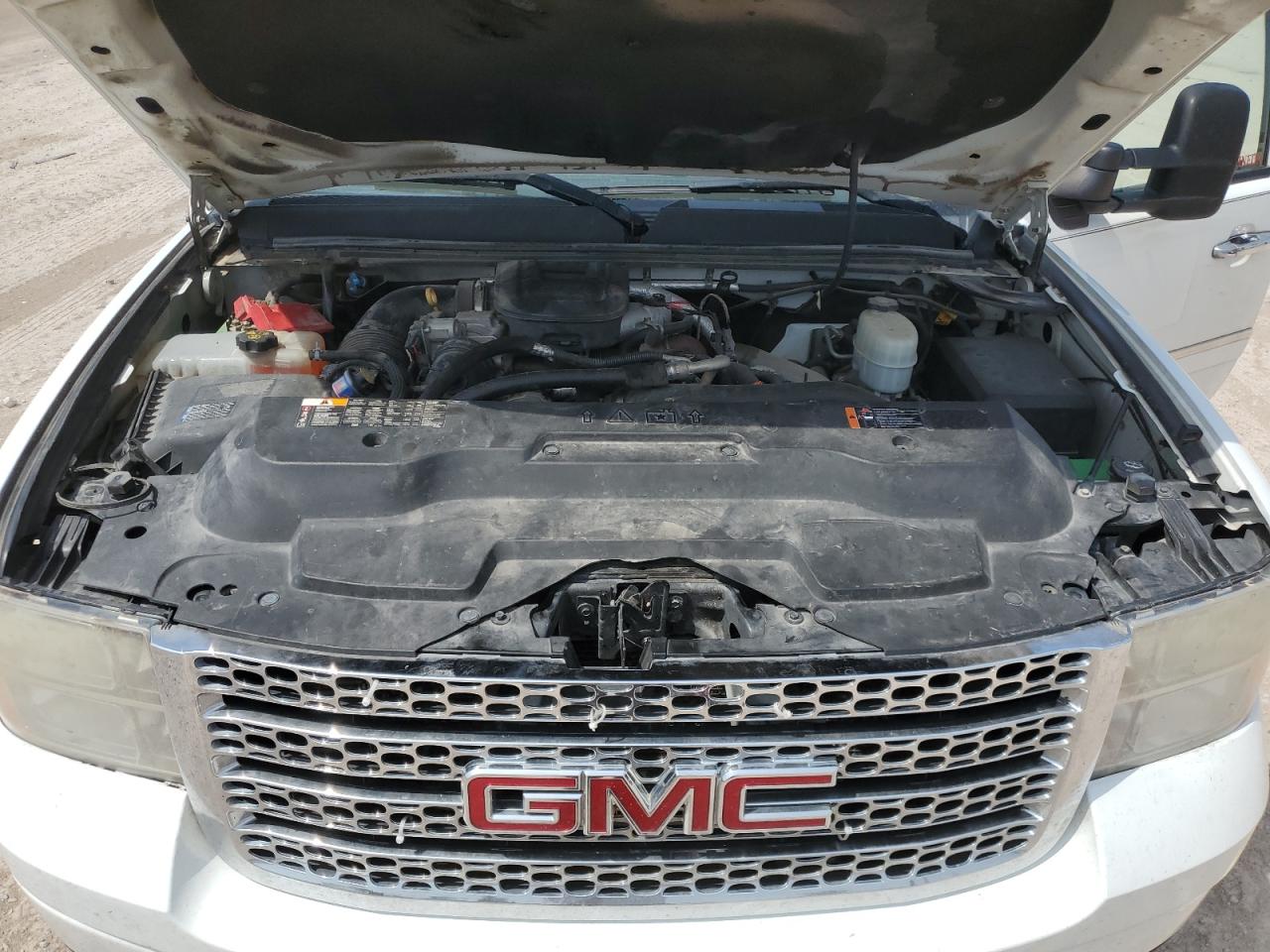 2011 GMC Sierra VIN 1GT125C84BF169435 Copart auction photo, normal wear / minor dent/scratches damage thumbnail 11