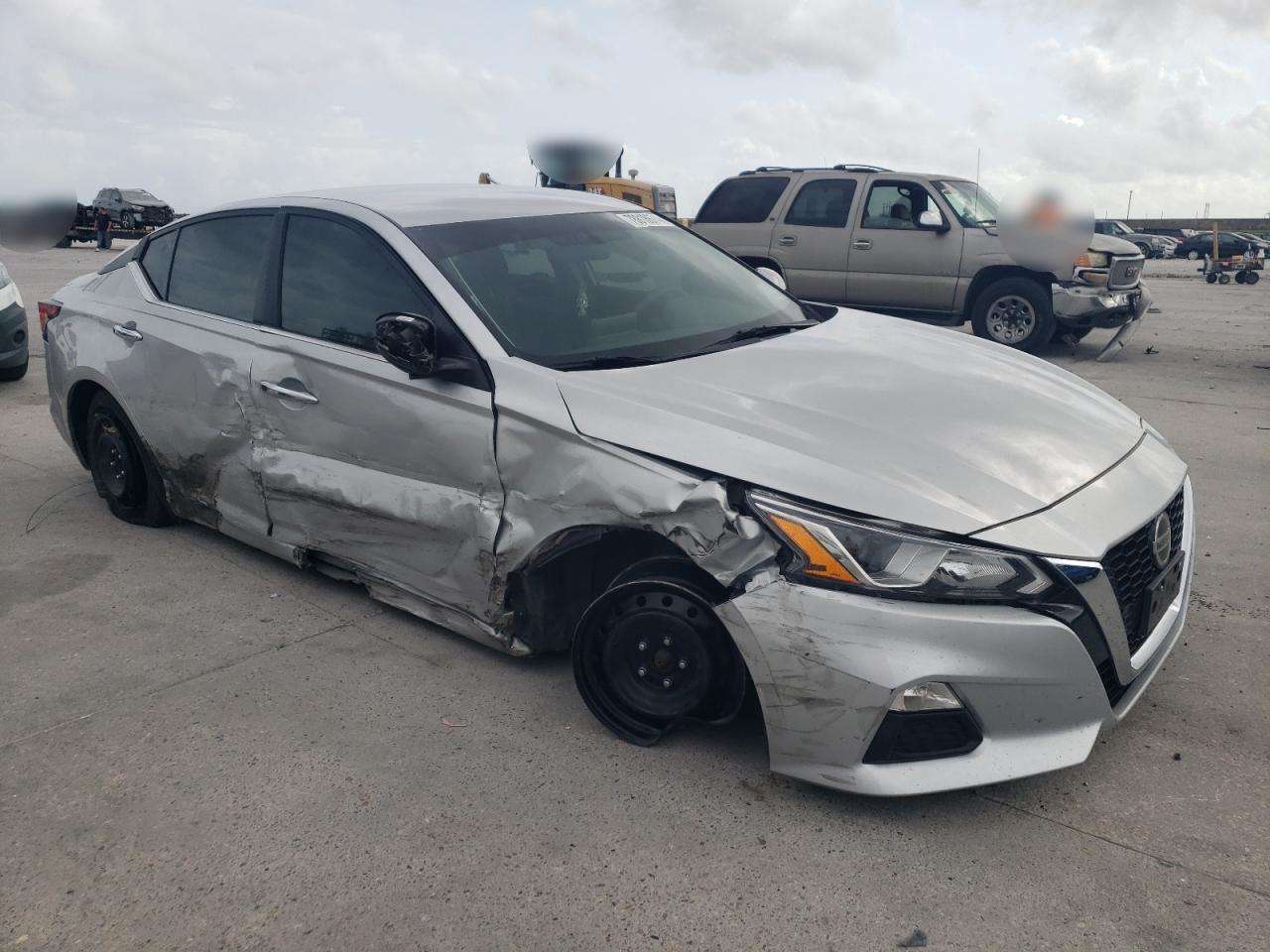 2020 Nissan Altima VIN 1N4BL4BV5LC128811 Copart auction photo, side / front end damage thumbnail 4