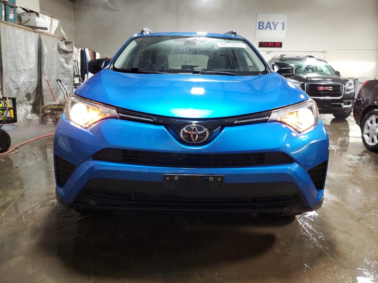 2018 Toyota RAV 4 VIN JTMBFREV0JJ249720 Copart auction photo, rear end / side damage thumbnail 5