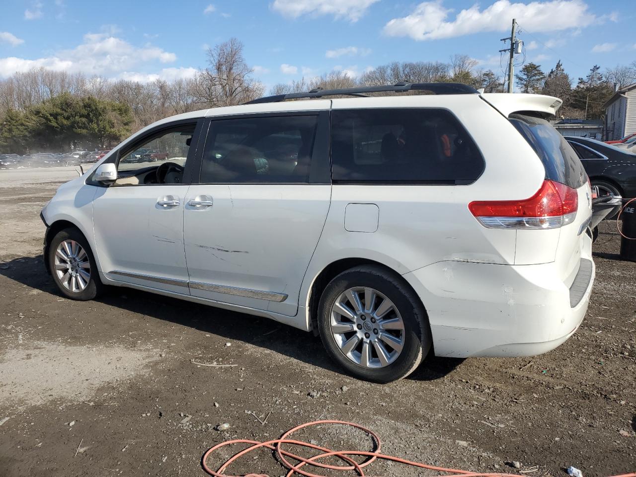 2013 Toyota Sienna VIN 5TDDK3DC2DS052086 Copart auction photo, front end damage thumbnail 2
