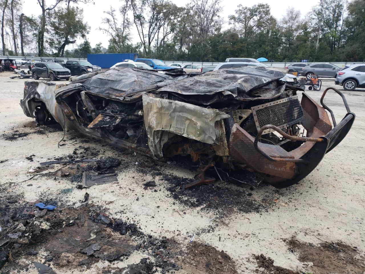 2011 GMC Sierra VIN 1GT424C83BF115289 Copart auction photo, burn / all over damage thumbnail 4