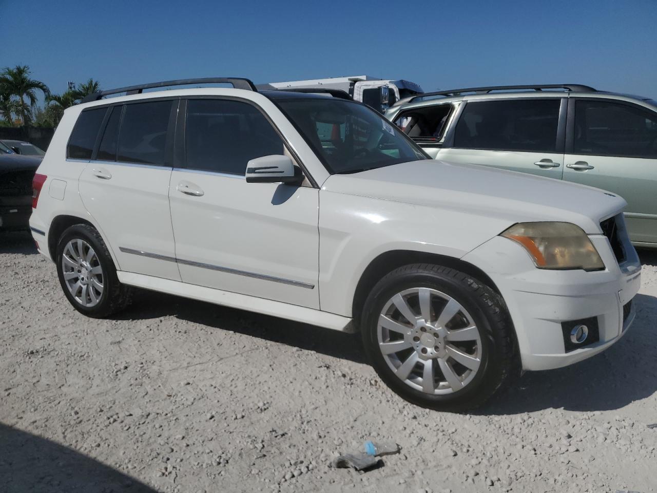 2010 Mercedes-Benz GLK-klasse VIN WDCGG5GB2AF417210 Copart auction photo, minor dent/scratches damage thumbnail 4