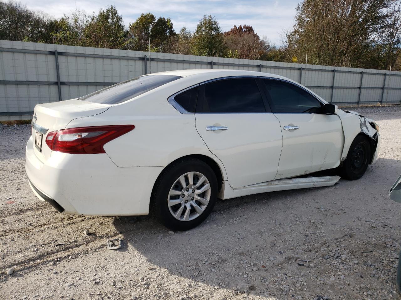 2018 Nissan Altima VIN 1N4AL3AP0JC475002 Copart auction photo, front end / side damage thumbnail 3