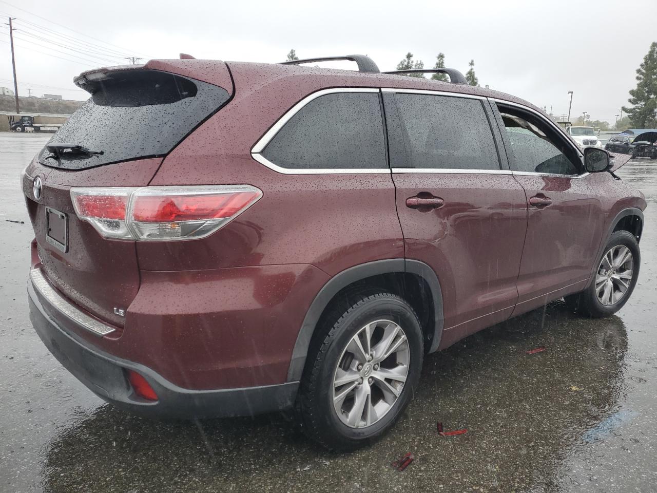 2014 Toyota Highlander VIN 5TDZKRFH2ES033251 Copart auction photo, front end damage thumbnail 3