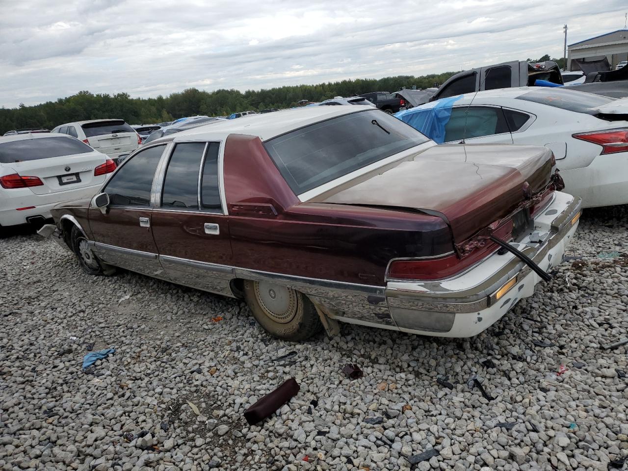 1993 Buick Roadmaster VIN 1G4BT5373PR421590 Copart auction photo, front end damage thumbnail 2