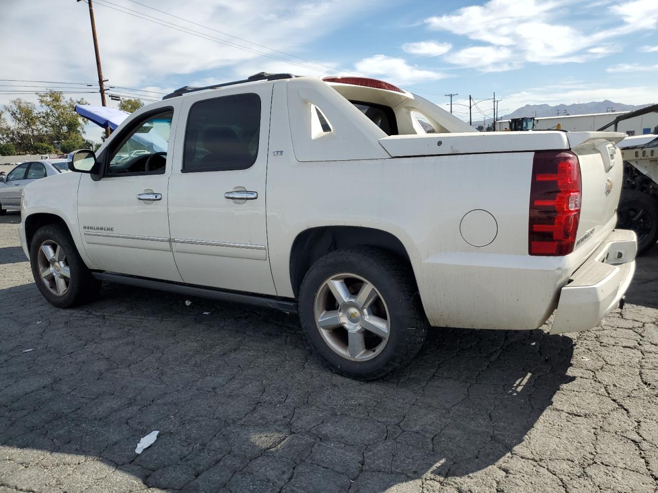 2011 Chevrolet Avalanche VIN 3GNTKGE3XBG173730 Copart auction photo, mechanical damage thumbnail 2