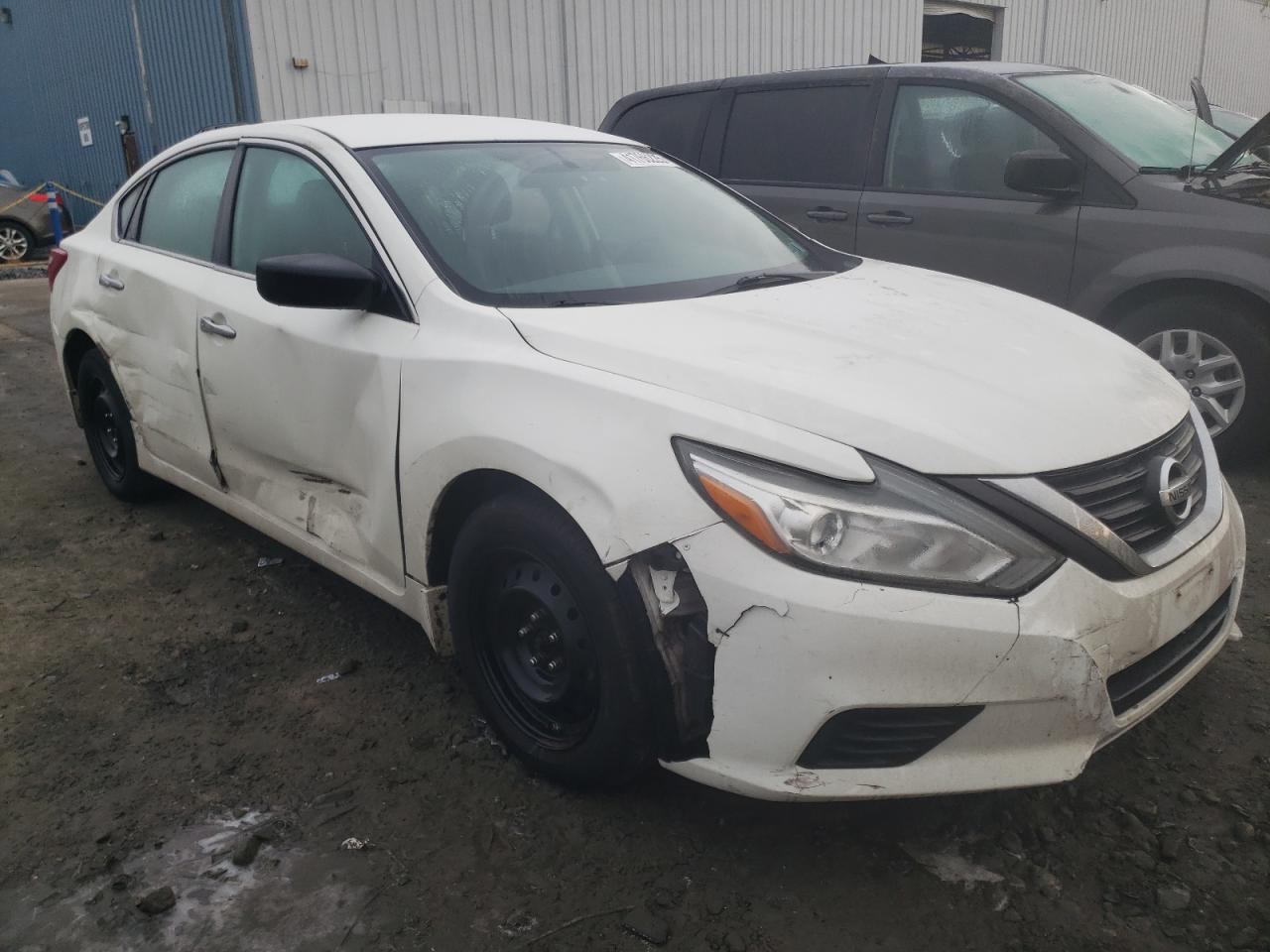 2017 Nissan Altima VIN 1N4AL3AP2HC275359 Copart auction photo, front end / side damage thumbnail 4