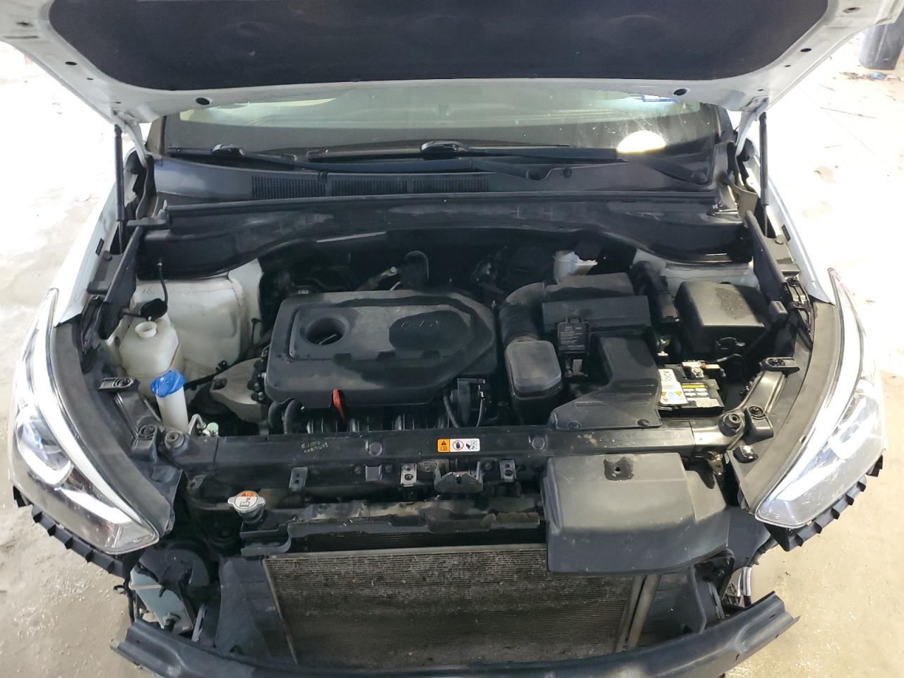 2018 Hyundai Santa Fe VIN 5NMZT3LBXJH096198 Copart auction photo, front end / minor dent/scratches damage thumbnail 12